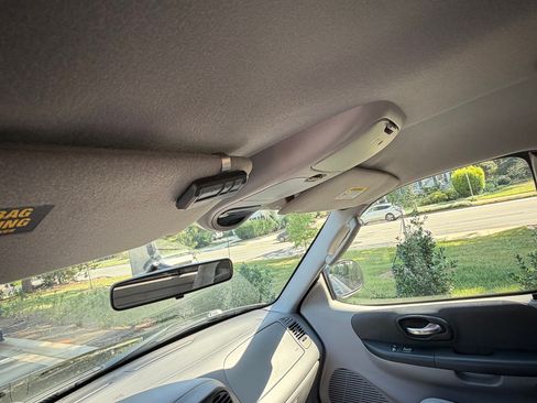 Used 2003 Ford F150 Lightning RWD image 22
