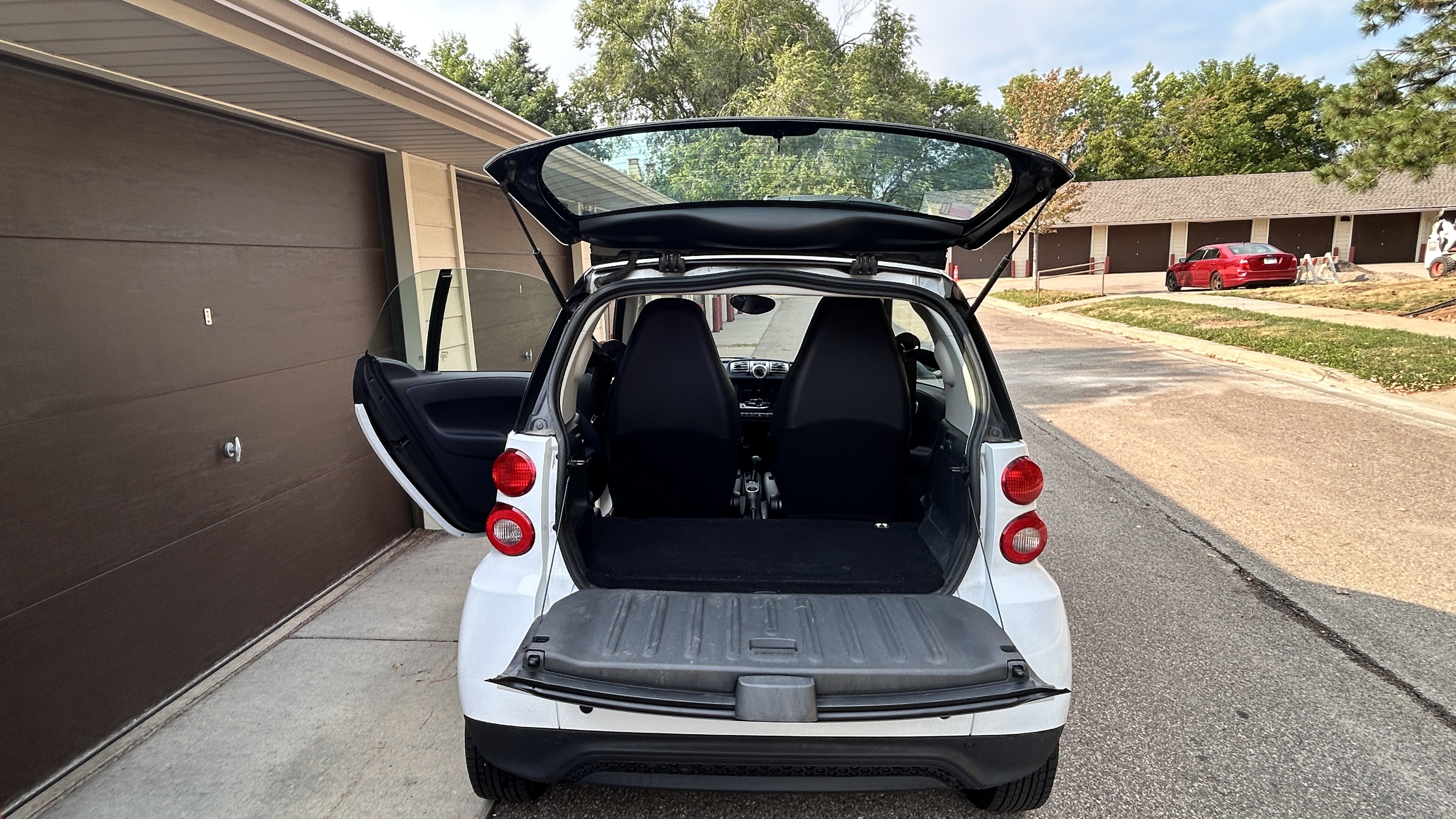 Used 2014 smart fortwo pure RWD image 9