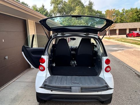 Used 2014 smart fortwo pure RWD image 9
