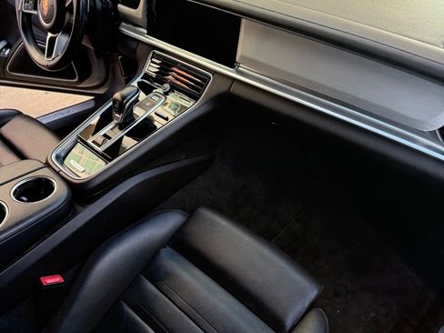 Used 2019 Porsche Panamera image 9