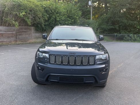 Used 2017 Jeep Grand Cherokee Altitude AWD/4WD image 2