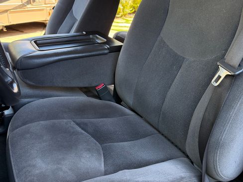 Used 2005 GMC Sierra 3500 SLE w/ Heavy-Duty Power Package image 8