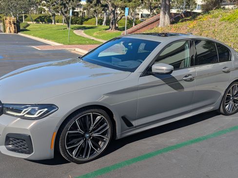 Used 2021 BMW M550i xDrive w/ Premium Package image 1