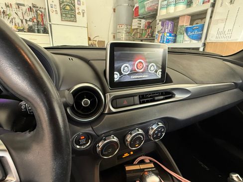 Used 2017 FIAT 124 Spider Classica RWD image 4