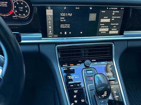 Used 2017 Porsche Panamera 4S image 4