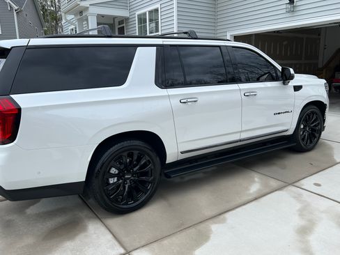 Used 2023 GMC Yukon XL Denali w/ Denali Reserve Package image 22