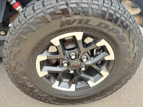 Used 2020 Jeep Gladiator Rubicon AWD/4WD image 12