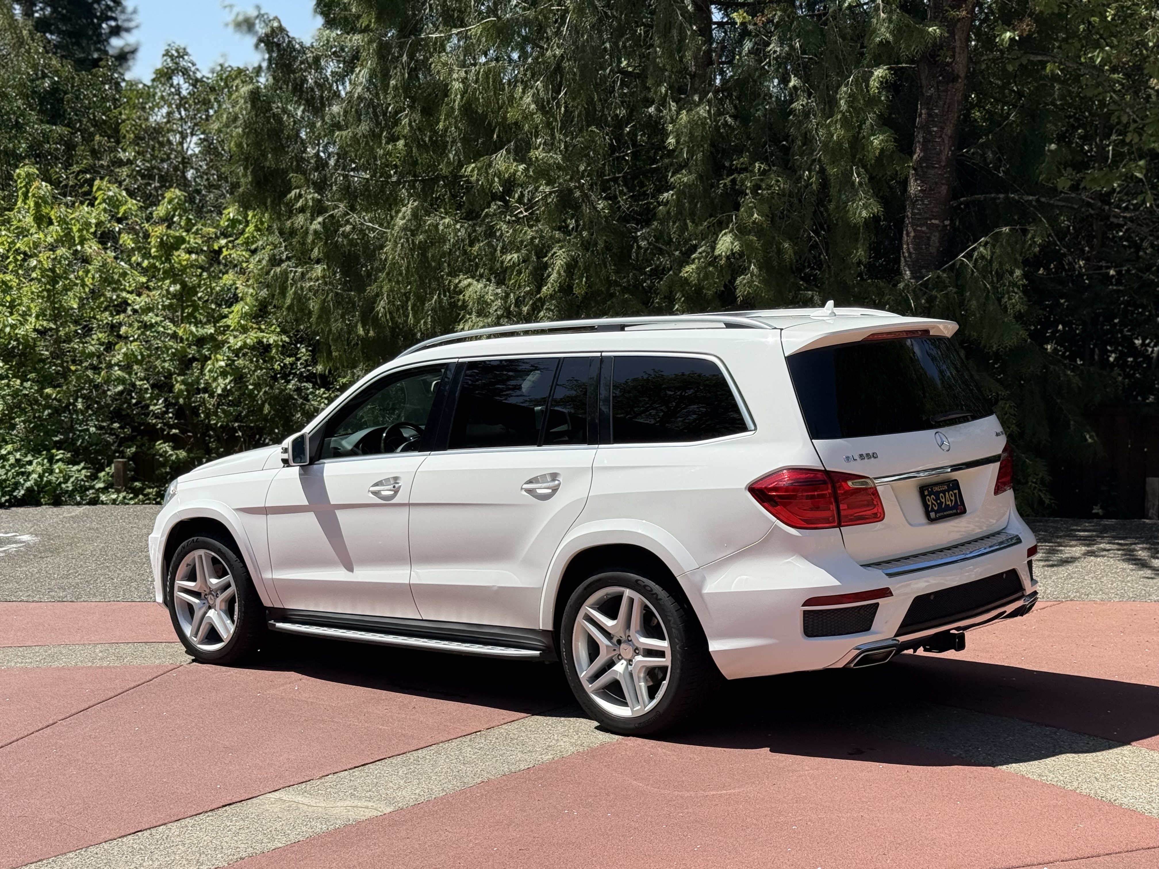 Used 2016 Mercedes-Benz GL 550 4MATIC image 4