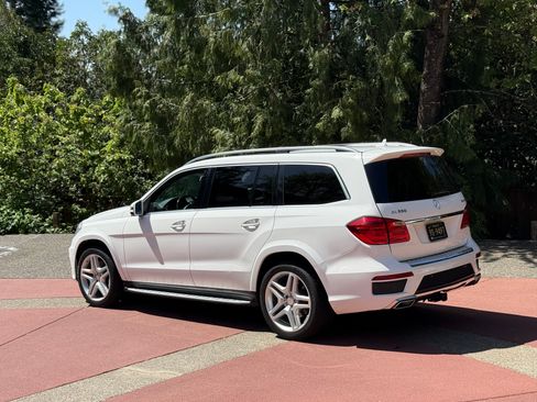 Used 2016 Mercedes-Benz GL 550 4MATIC image 4