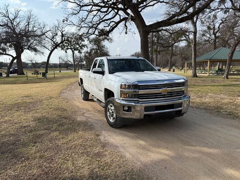 Used 2015 Chevrolet Silverado 2500 LT w/ LT Convenience Package image 8