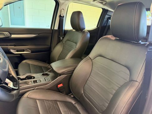 Used 2024 Ford Ranger Lariat w/ Trailer Tow Package image 4