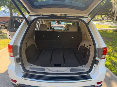 Used 2012 Jeep Grand Cherokee Overland image 9