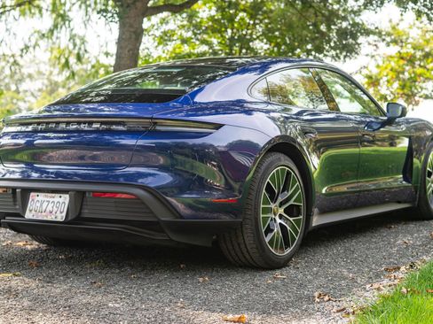 Used 2021 Porsche Taycan image 30