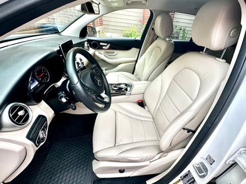 Used 2016 Mercedes-Benz GLC 300 4MATIC image 10