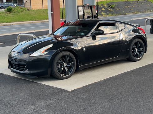 Used 2009 Nissan 370Z Touring w/ Sport Pkg RWD image 1