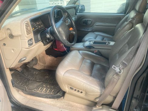 Used 1999 GMC Suburban 2WD w/ Marketing Opt Pkg 3 image 22