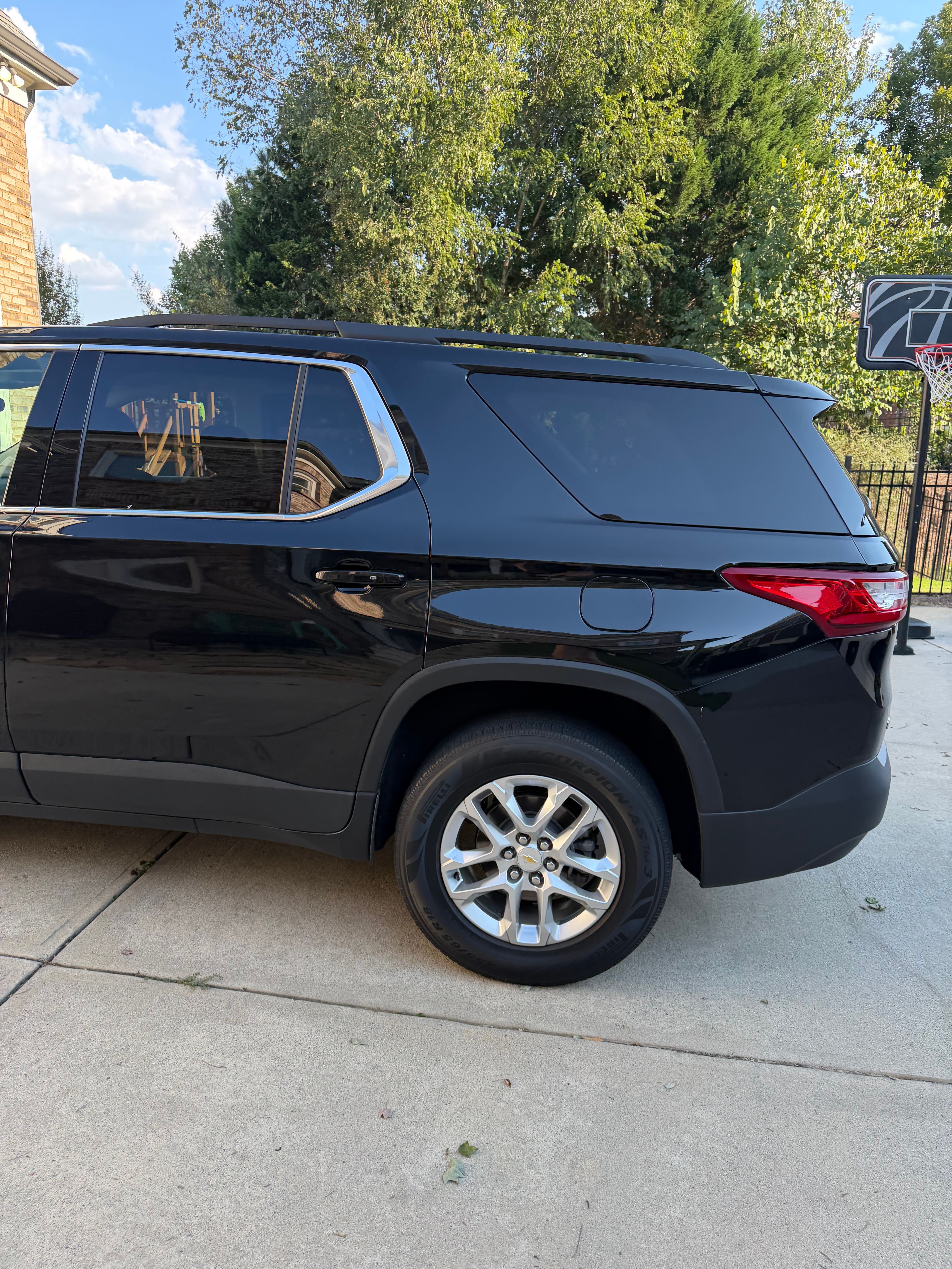 Used 2021 Chevrolet Traverse LT FWD image 4
