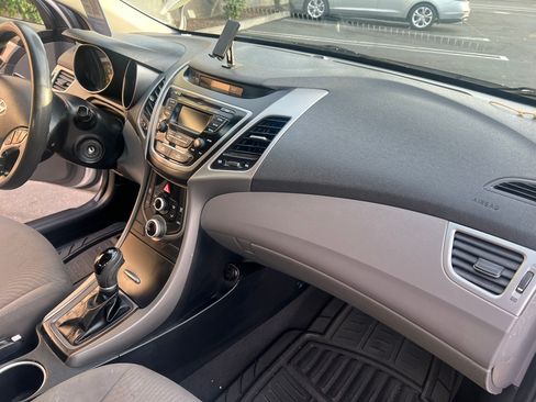 Used 2015 Hyundai Elantra SE image 26