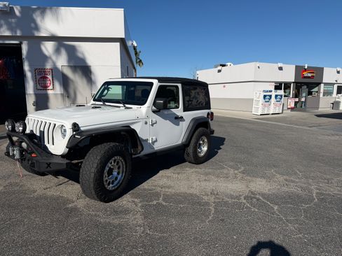 Used 2019 Jeep Wrangler Sport image 12