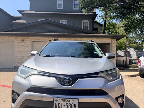 Used 2017 Toyota RAV4 XLE FWD image 8