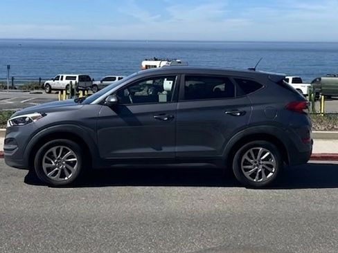 Used 2017 Hyundai Tucson SE image 2