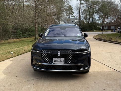 Used 2024 Lincoln Nautilus Reserve w/ Equipment Group 202A image 2