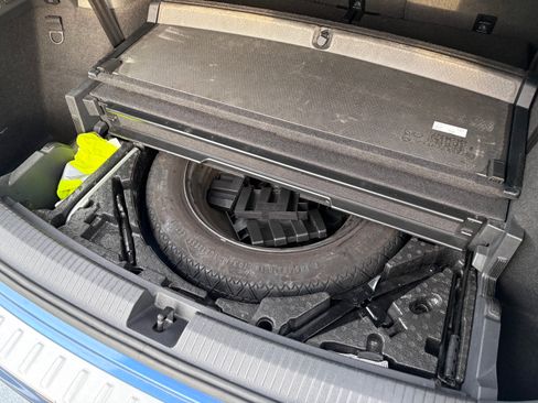 Used 2018 Volkswagen Tiguan S image 17