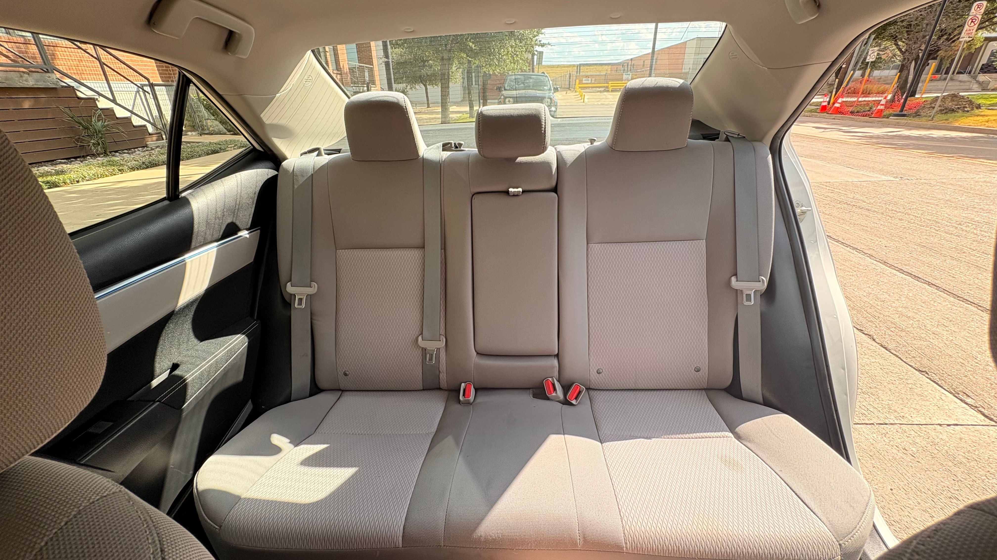 Used 2015 Toyota Corolla LE FWD image 20