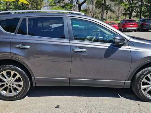 Used 2018 Toyota RAV4 Limited image 2