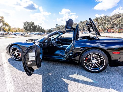 Used 2001 Chevrolet Corvette Convertible w/ Preferred Equipment Group1 image 10