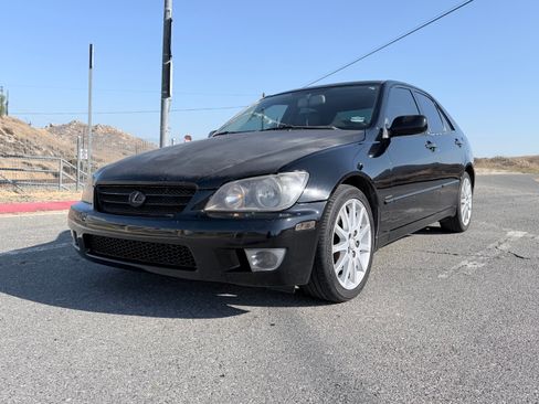 Used 2003 Lexus IS 300 RWD image 2