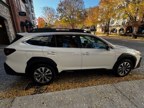 Used 2023 Subaru Outback Limited image 11