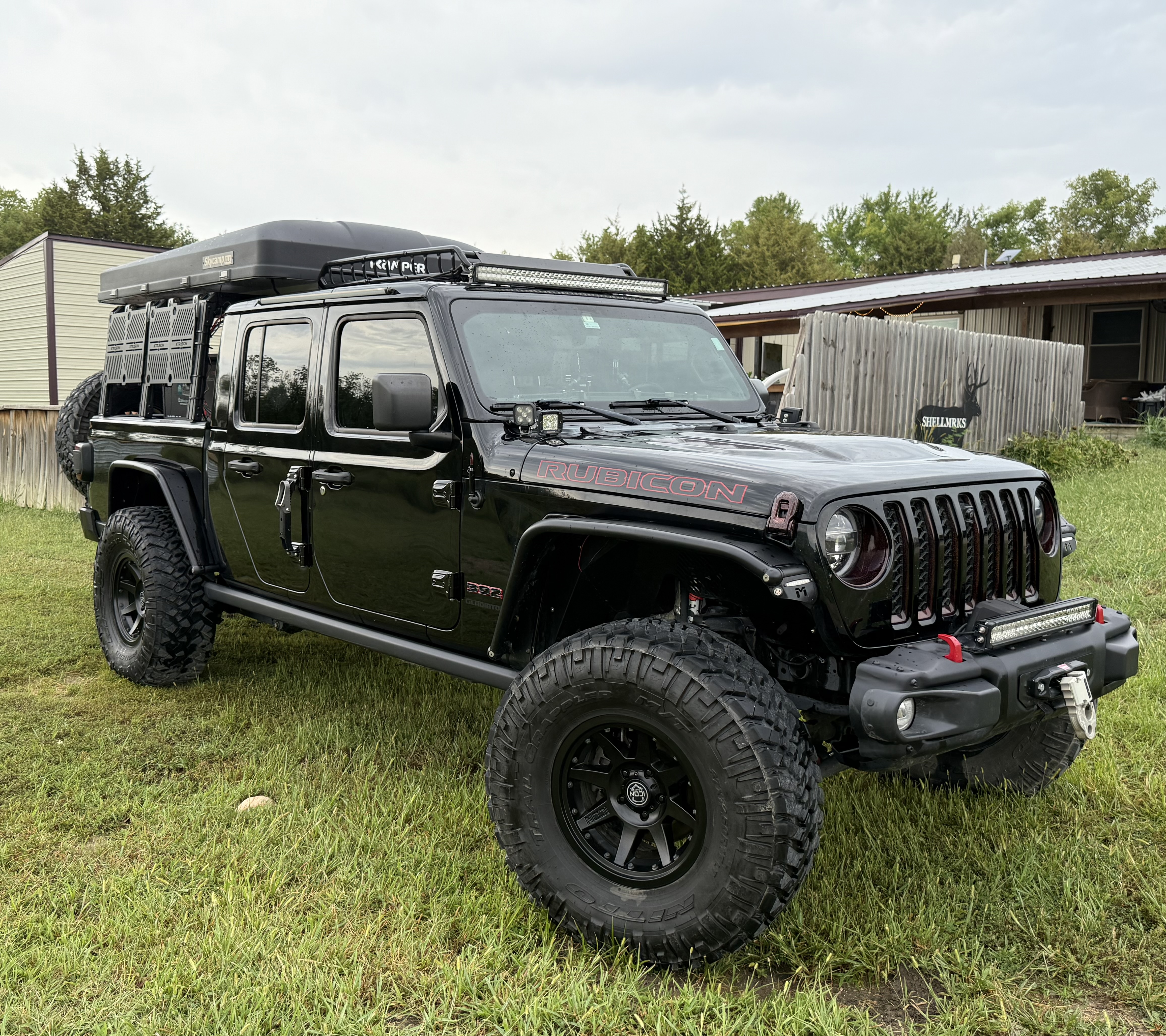 Used 2022 Jeep Gladiator Rubicon w/ LED Lighting Group AWD/4WD image 2