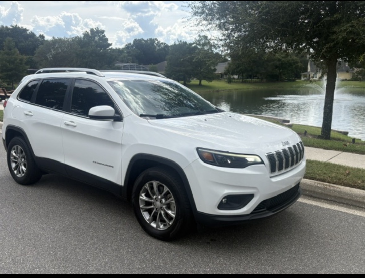Used 2019 Jeep Cherokee Latitude Plus w/ Trailer Tow Group AWD/4WD image 5