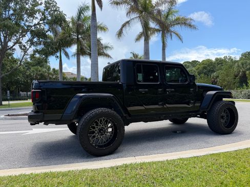 Used 2022 Jeep Gladiator Sport AWD/4WD image 9