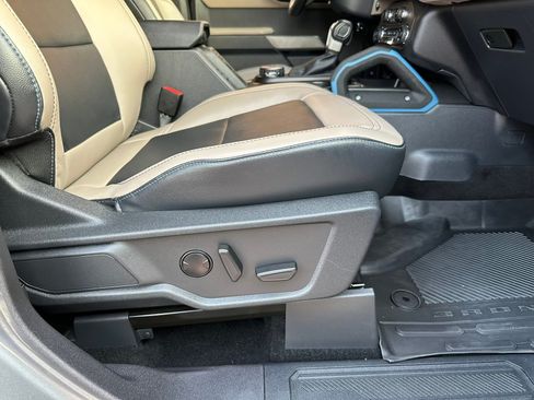 Used 2023 Ford Bronco Wildtrak image 28