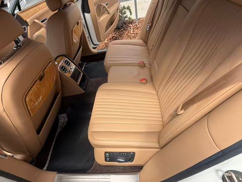 Used 2018 Bentley Flying Spur V8 AWD/4WD image 18