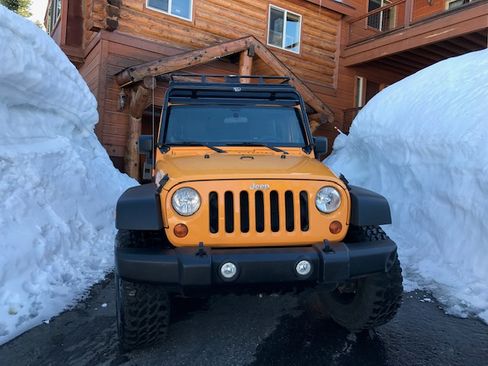 Used 2012 Jeep Wrangler Unlimited Rubicon w/ Max Tow Pkg image 4