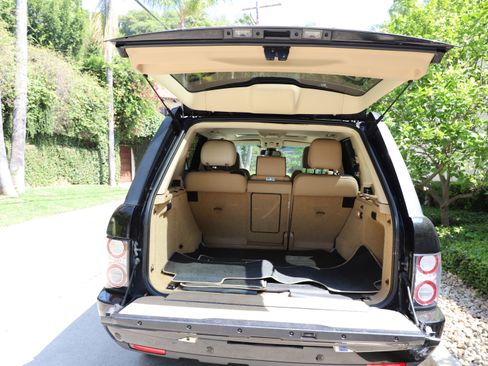 Used 2011 Land Rover Range Rover HSE image 13