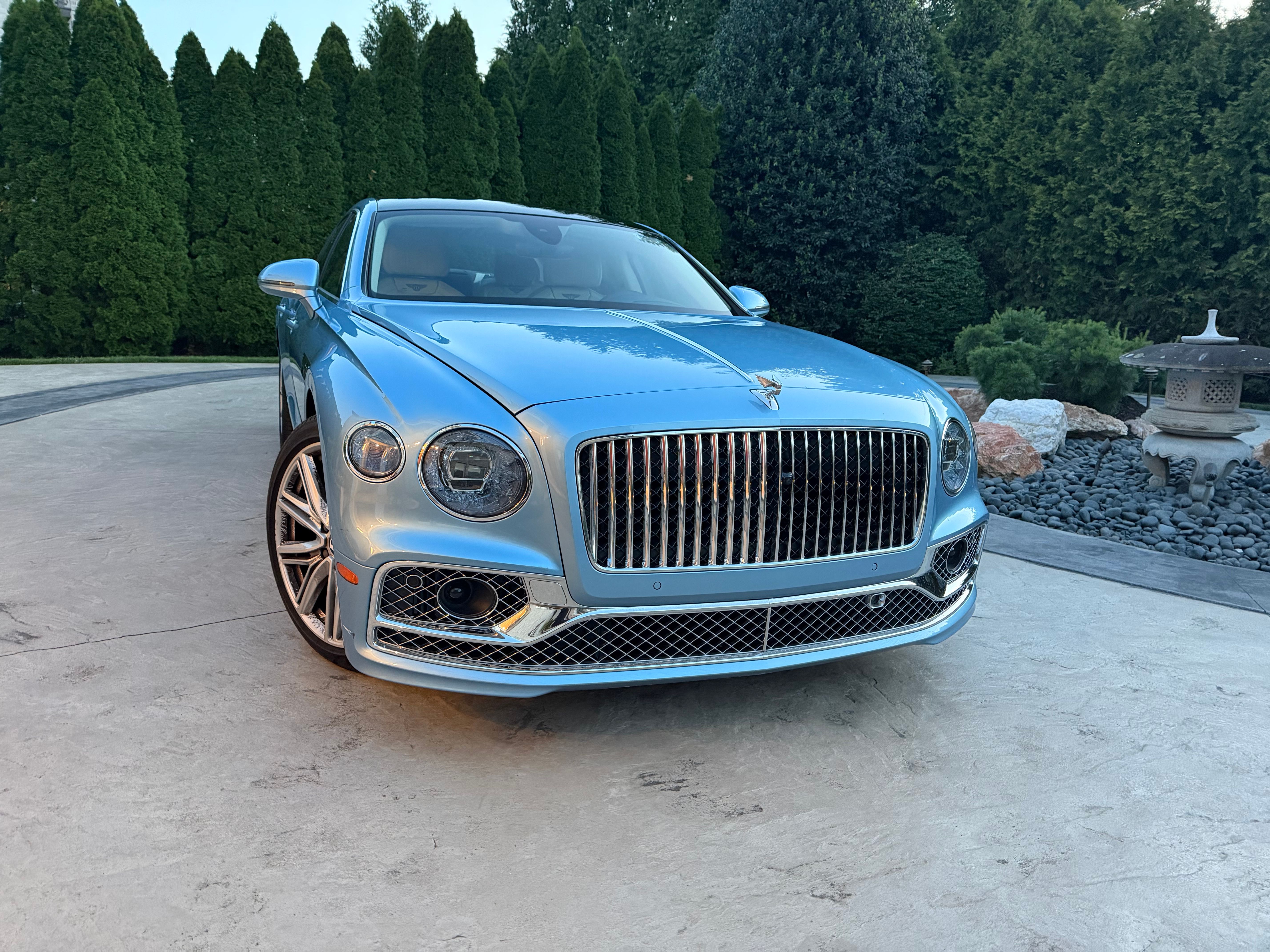 Used 2024 Bentley Flying Spur Azure AWD/4WD image 2