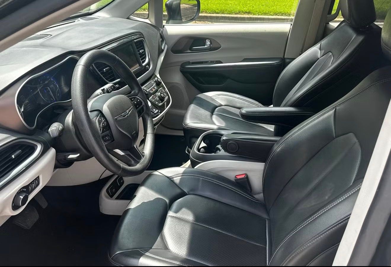 Used 2021 Chrysler Voyager Lxi FWD image 11