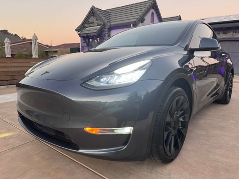 Used 2022 Tesla Model Y Long Range image 4