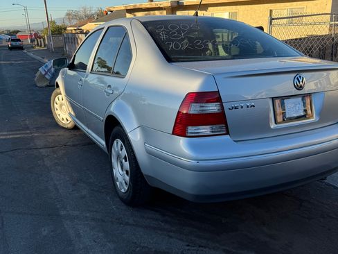 Used 2005 Volkswagen Jetta GL image 4