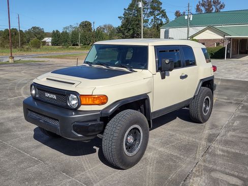 Used 2010 Toyota FJ Cruiser 4WD image 2