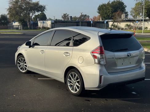 Used 2017 Toyota Prius V Five image 9