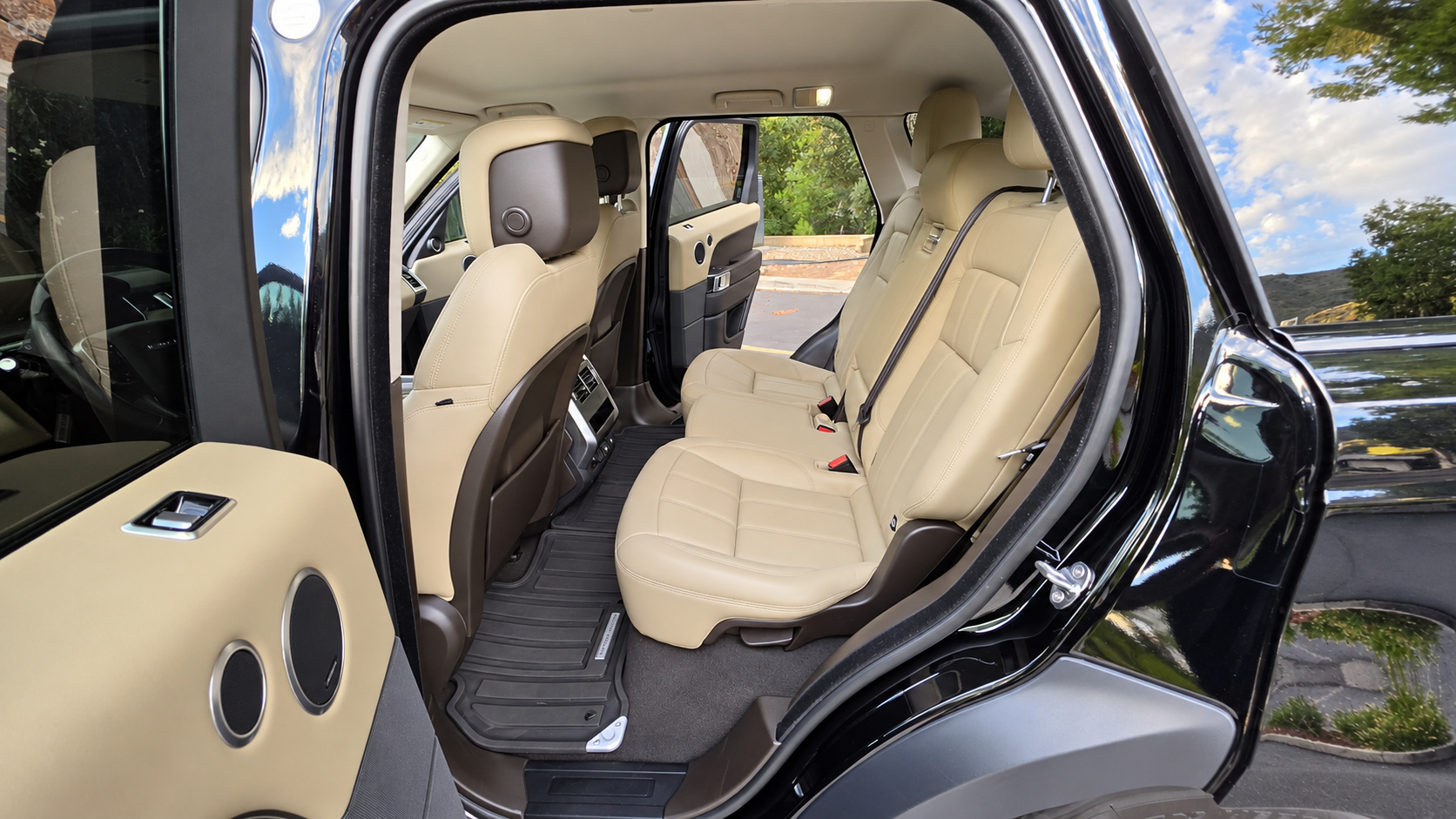 Used 2019 Land Rover Range Rover Sport SE AWD/4WD image 15