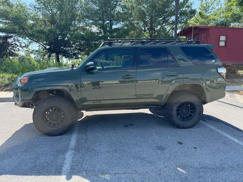 Used 2022 Toyota 4Runner TRD Off-Road Premium AWD/4WD image 10