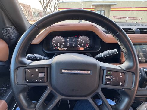 Used 2023 Land Rover Defender 110 X-Dynamic SE image 10