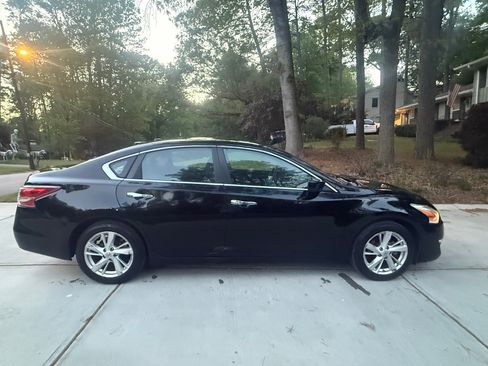 Used 2013 Nissan Altima 2.5 SV image 5