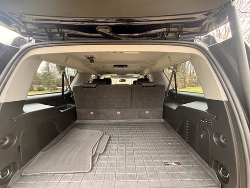 Used 2018 Chevrolet Suburban Premier image 9